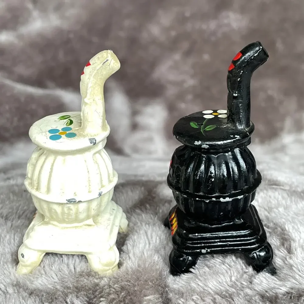 Cast Iron Pot Belly Stove Salt & Pepper Shakers Vintage Farmhouse Rustic Cabin